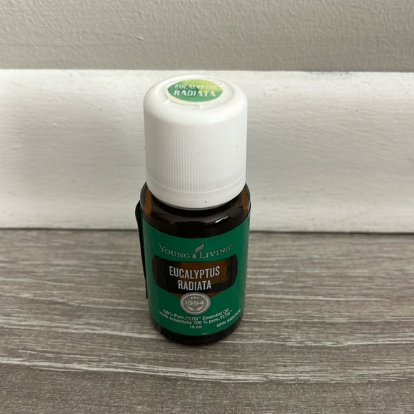 Young Living Eucalyptus Radiata Essential Oil - Picture 1 of 1